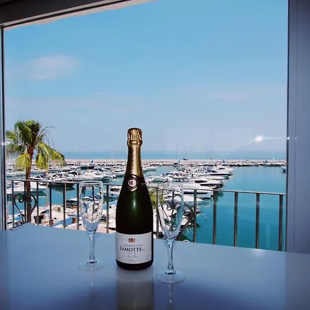 Marbella Home Rentals - Frontline 2Br Penthouse, Puerto Banus *