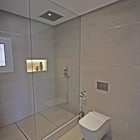 Marbella Home Rentals - Frontline 2Br Penthouse, Puerto Banus 公寓 *