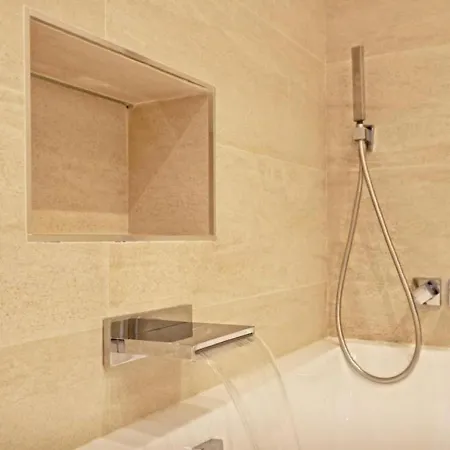 Marbella Home Rentals - Frontline 2Br Penthouse, Puerto Banus 公寓