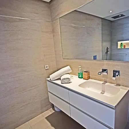 Marbella Home Rentals - Frontline 2Br Penthouse, Puerto Banus Марбелья