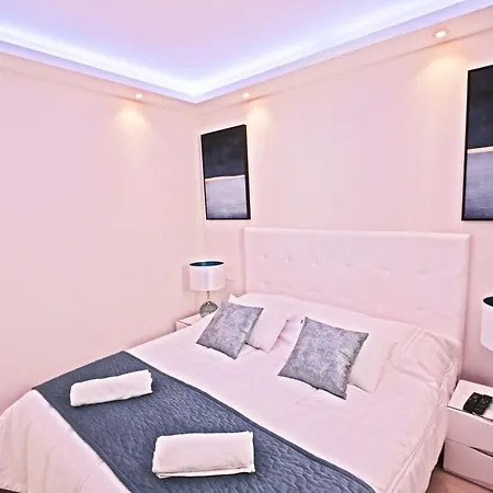 Апартаменты Marbella Home Rentals - Frontline 2Br Penthouse, Puerto Banus