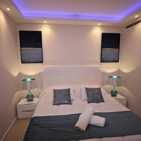 Marbella Home Rentals - Frontline 2Br Penthouse, Puerto Banus Апартаменты