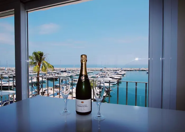 Marbella Home Rentals - Frontline 2Br Penthouse, Puerto Banus *