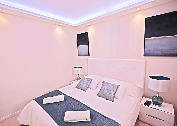 Apartament Marbella Home Rentals - Frontline 2Br Penthouse, Puerto Banus