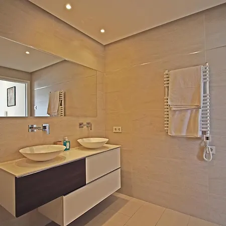 Marbella Home Rentals - Frontline 2Br Penthouse, Puerto Banus *