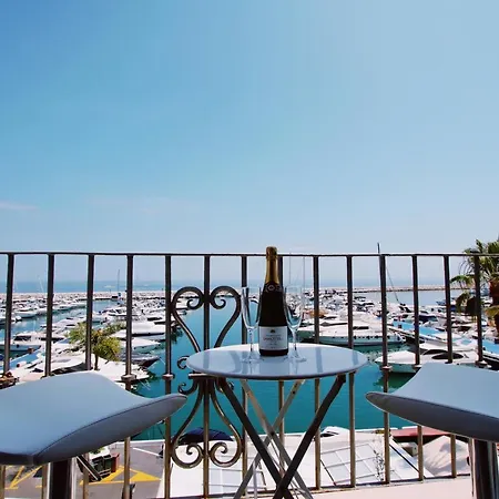 Marbella Home Rentals - Frontline 2Br Penthouse, Puerto Banus *